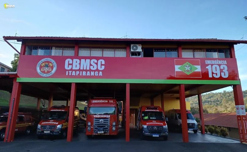 Homem sofre ferimentos graves após ataque com arma branca