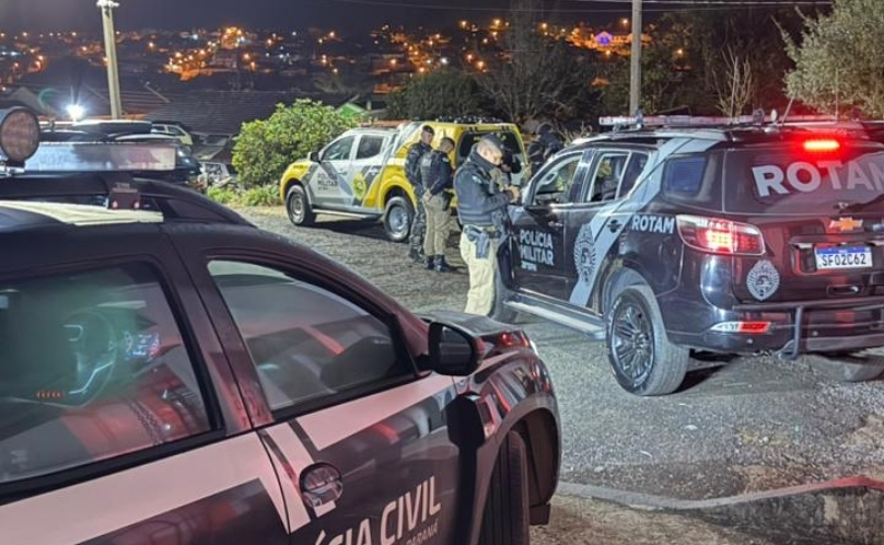 Operação Porto Seguro cumpre mandados e apreende arma e drogas