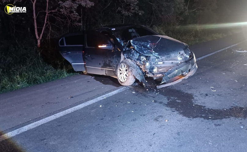 Homem fica encarcerado após colisão frontal na BR-282