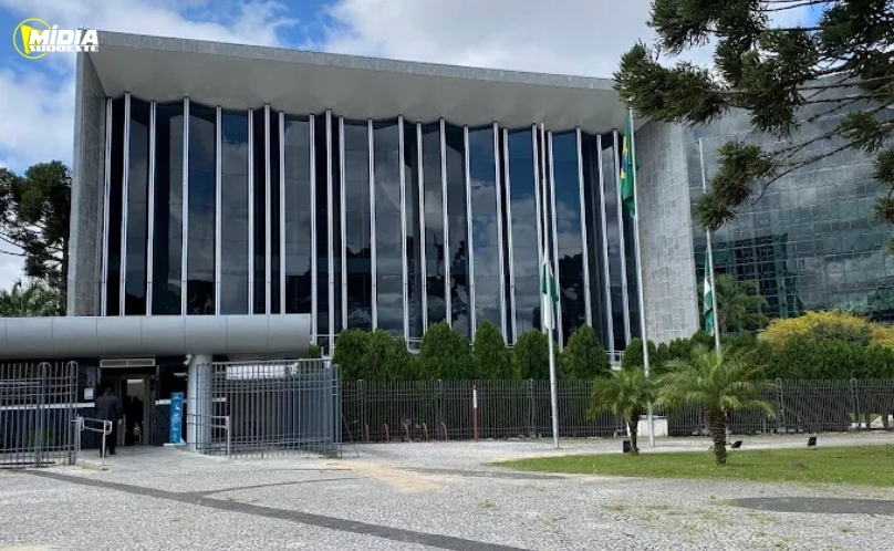 Gaeco denuncia quatro pessoas por suposto esquema de rachadinha na Alep