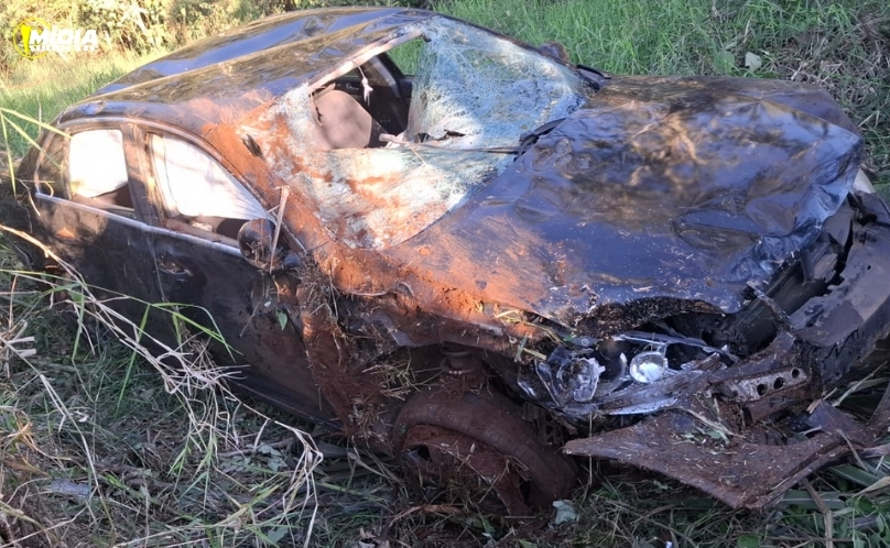 Acidente na PR-566 envolve VW Jetta e deixa condutor ferido