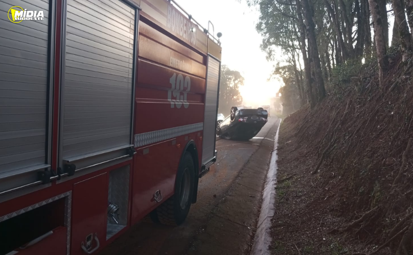 Duas mulheres ficam feridas em colisão na BR-282