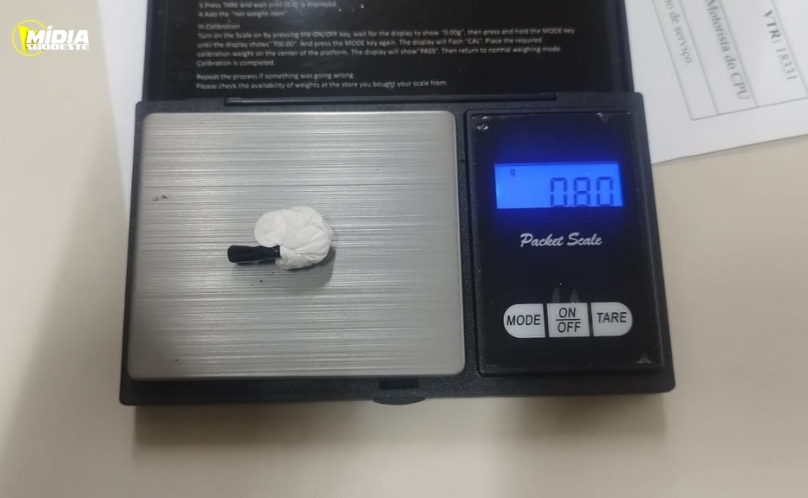 Homem é flagrado com cocaína durante abordagem da PM