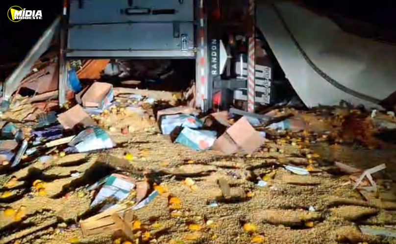 Dois caminhoneiros morrem em colisão frontal entre carretas em Capanema