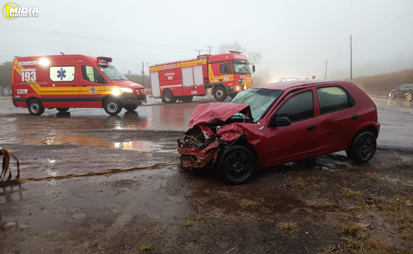 Colisão entre três veículos deixa feridos na BR-163
