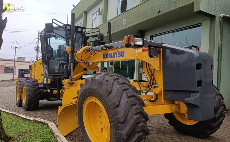 Marmeleiro recebe máquinas e caminhões para atender agricultura e infraestrutura