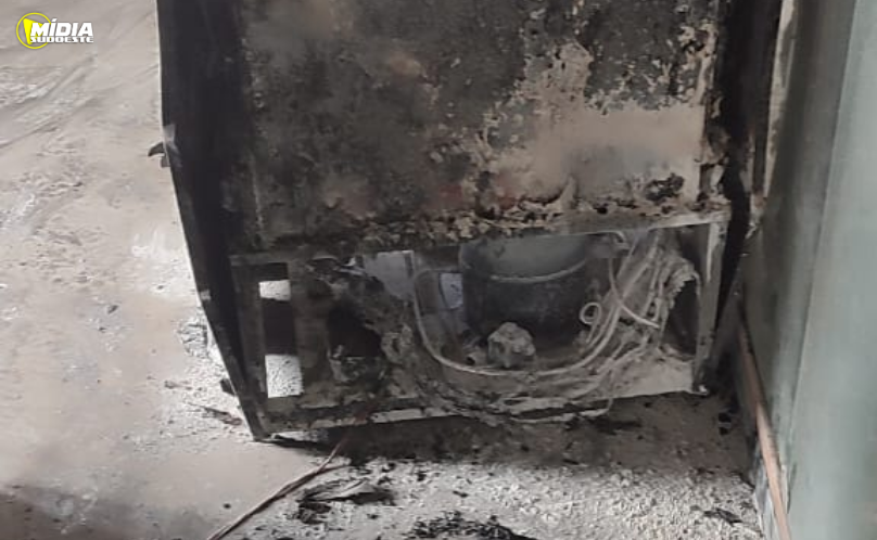 Princípio de incêndio atinge estabelecimento comercial