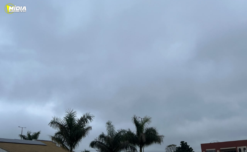 Frente fria derruba temperaturas e muda o tempo em grande parte do Paraná
