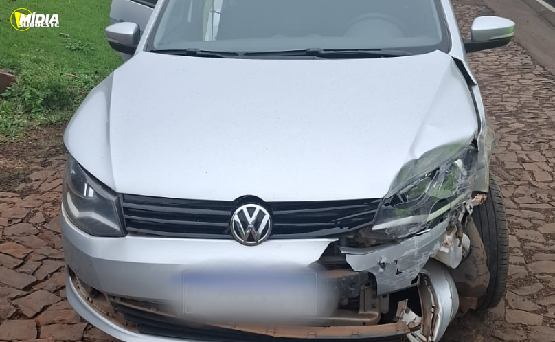 Acidente entre ônibus e automóvel causa danos materiais na PR-182