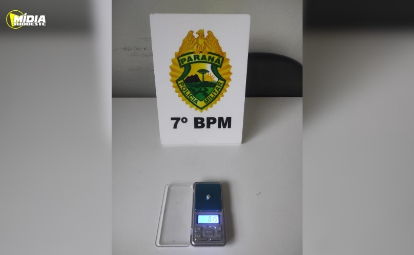 Homem é flagrado com crack durante abordagem da Polícia Militar
