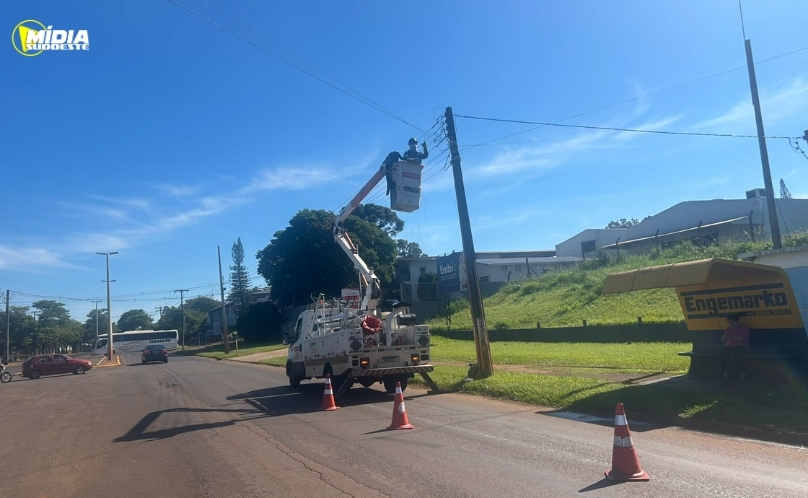 Mutirão da Copel remove mais de 7 toneladas de fios irregulares