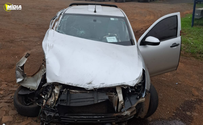 Colisão traseira deixa motorista ferido na PR-281