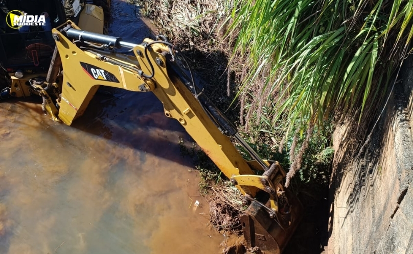 Marmeleiro inicia desassoreamento do Rio Santa Rita para reduzir risco de alagamentos