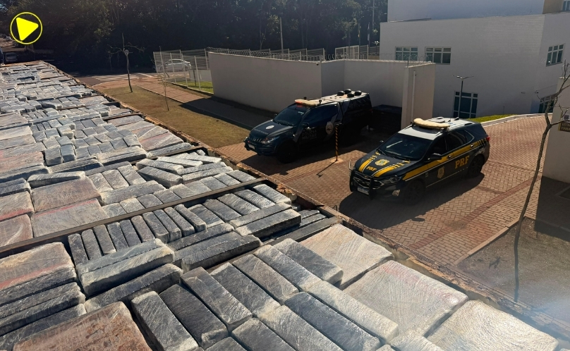 PRF e PM apreendem quase 3 toneladas de maconha escondidas em caminhão