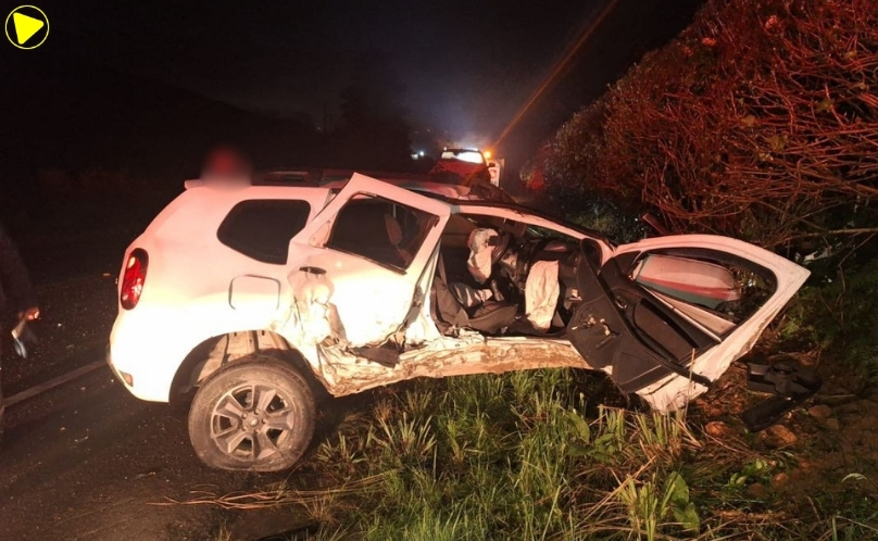 Motorista invade pista contrária e provoca acidente na SC-418