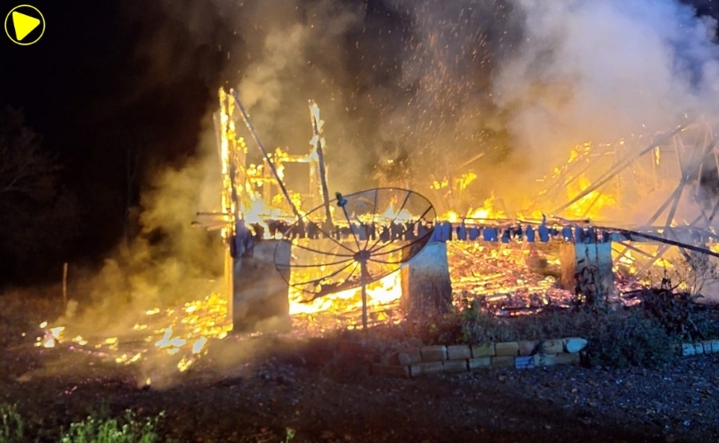 Casa de madeira é destruída por incêndio no interior de Princesa