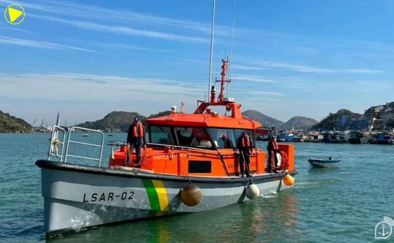 Marinha resgata dois tripulantes à deriva no litoral do Espírito Santo