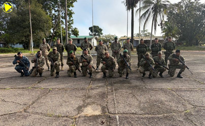 Militares brasileiros realizam treinamento de Guerra na Selva no Suriname