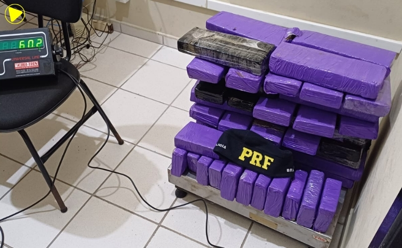 PRF apreende 60 quilos de maconha na BR-101 e prende motorista