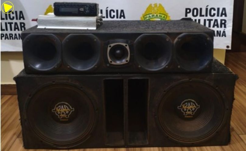 Som alto em posto de combustíveis termina com apreensão de equipamento