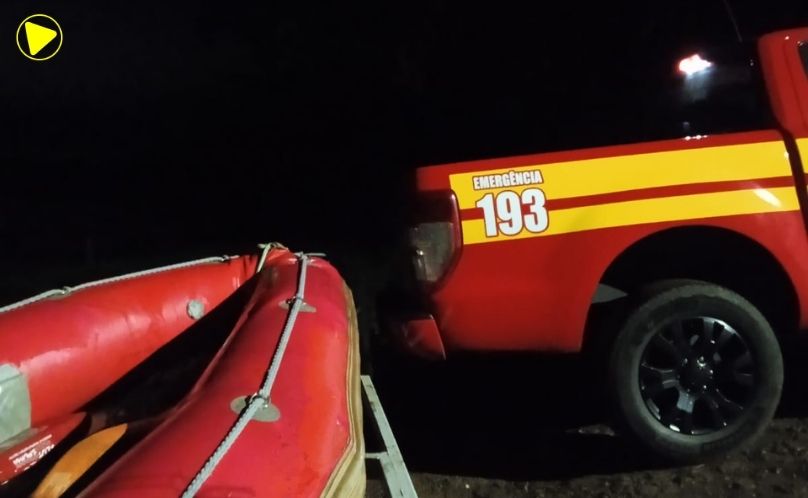 Casal é resgatado após ficar ilhado às margens do Rio Uruguai
