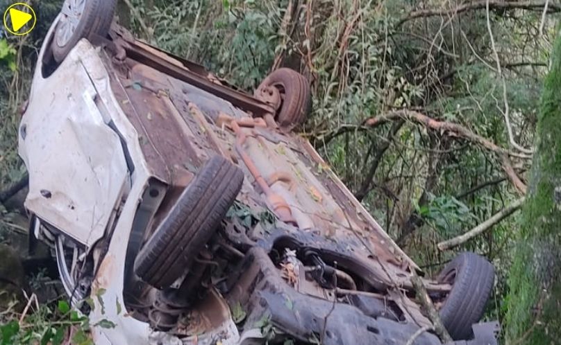 Mulher fica ferida após saída de pista na PR-566