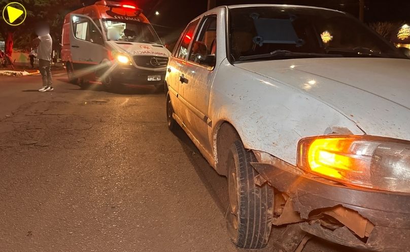 SAS: duas pessoas ficam feridas após colisão entre carro e moto