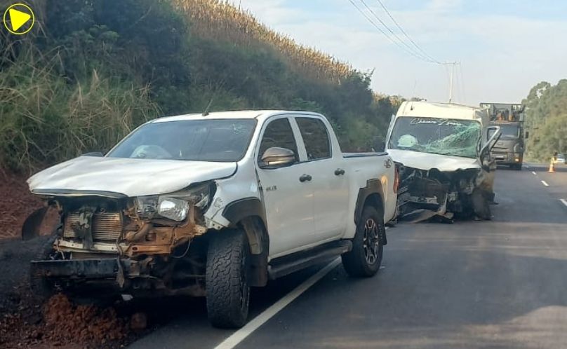 Acidente envolvendo van e duas caminhonetes deixa três vítimas na PR-180