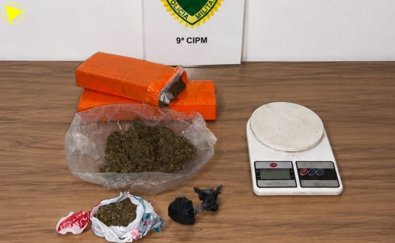 Polícia Militar apreende 1,5 kg de maconha e prende suspeito por tráfico