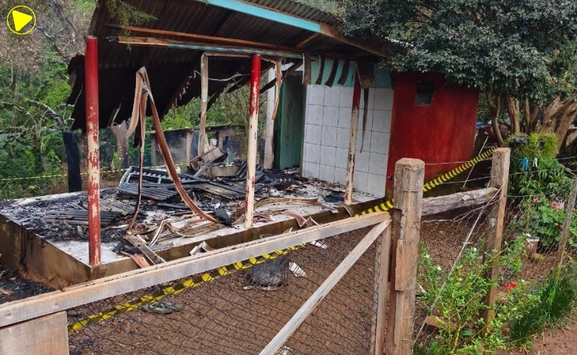 Incêndio destrói residência no interior de São Bernardino