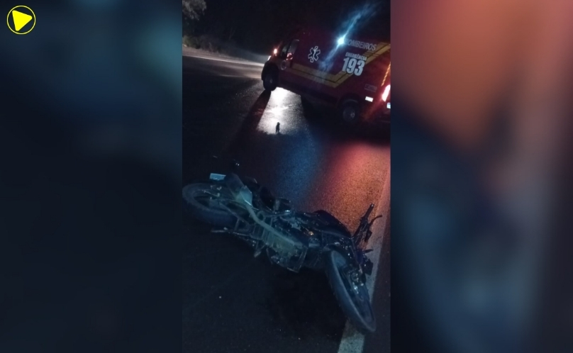 Mulher morre após colisão entre motocicleta e caminhão na BR-282