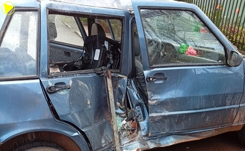 Motociclista fica ferido após colisão com carro