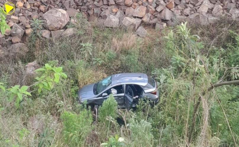 Colisão entre carro e caminhão deixa dois feridos na BR-282