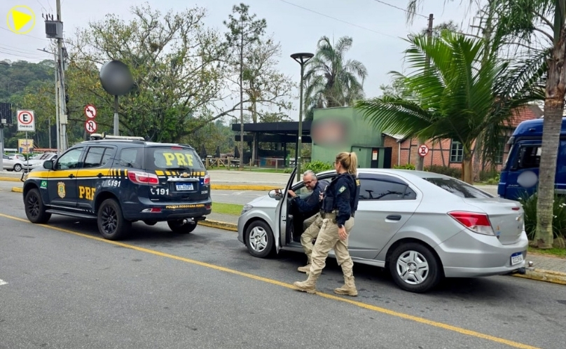 Carro furtado é recuperado pela PRF horas após o crime