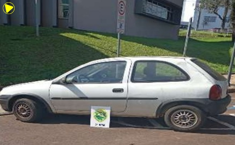 Polícia Militar encontra carro furtado durante patrulhamento em Pato Branco