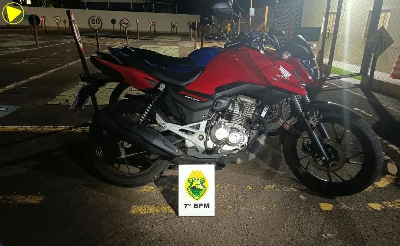 PM aborda motociclistas e apreende duas motos irregulares
