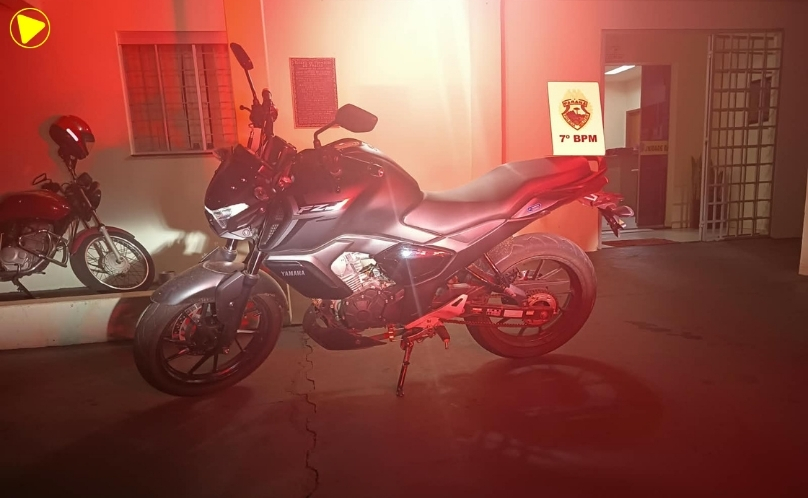 Motociclista sem CNH é flagrado com moto sem placa em Cruzeiro do Oeste