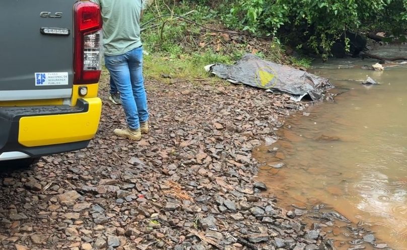 Homem de 27 anos é encontrado morto às margens de rio no Bairro Vila Marcon