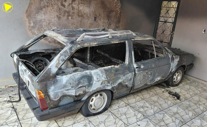Investigado por destruir carro e incendiar veículo é preso em Cambará