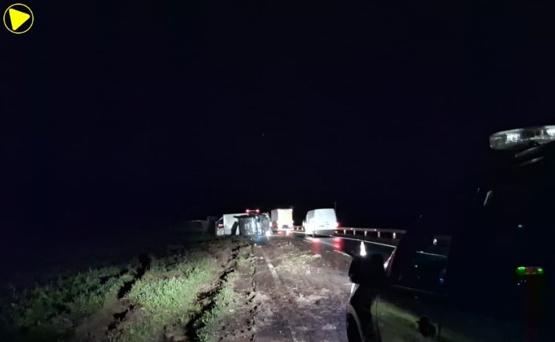Tombamento deixa uma pessoa ferida na BR-376 em Ponta Grossa