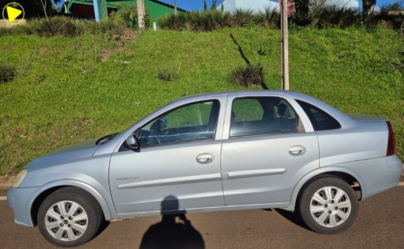 Motociclista fica ferido após colisão com carro na PR-180