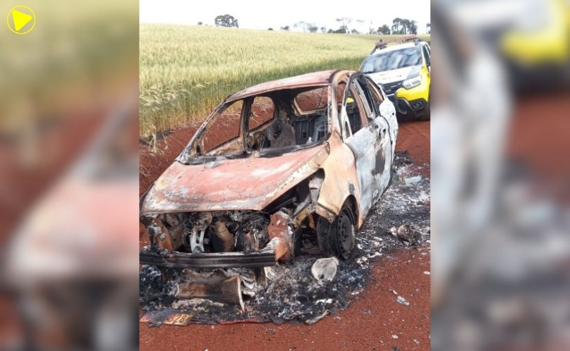 Veículo furtado é encontrado totalmente carbonizado na área rural de São João