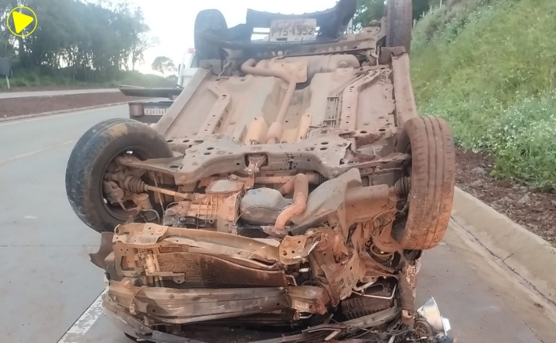Capotamento deixa cinco pessoas feridas na PRC-466