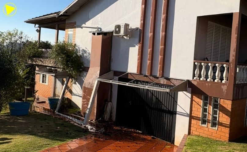 Incêndio atinge residência e mobiliza Bombeiros