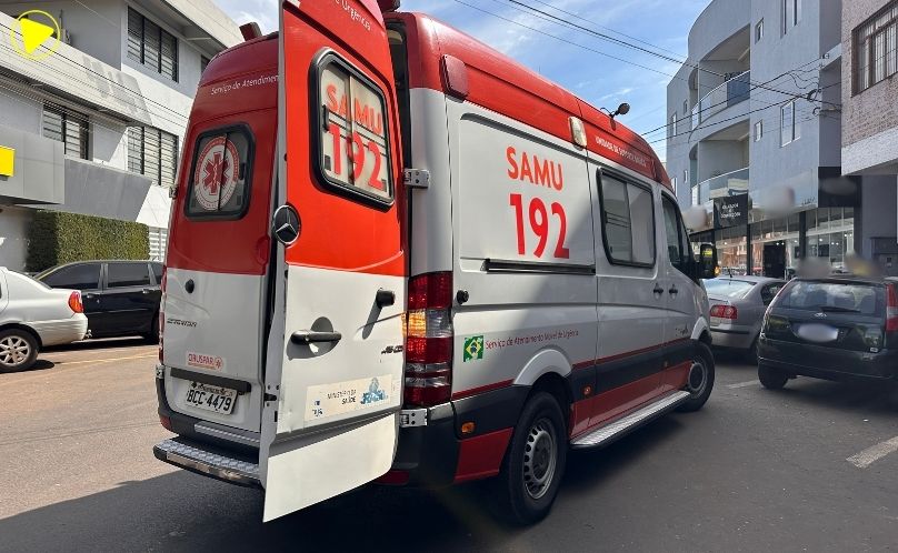 Pedestre é atingida após acidente entre dois veículos