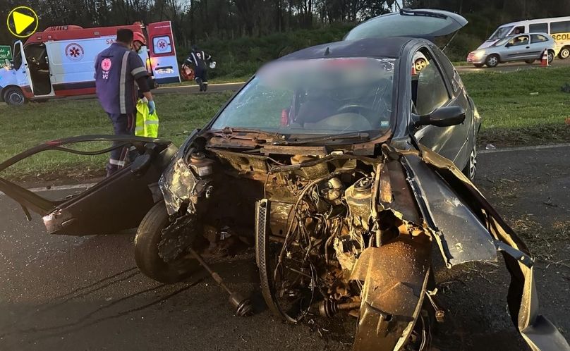 Colisão frontal entre carro e ônibus deixa duas pessoas feridas na BR-369