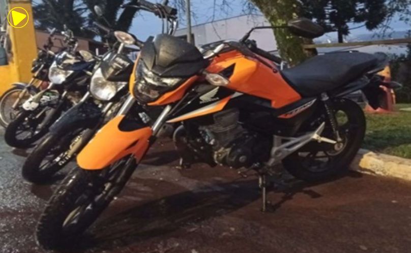 Motocicleta com licenciamento atrasado é retirada de circulação