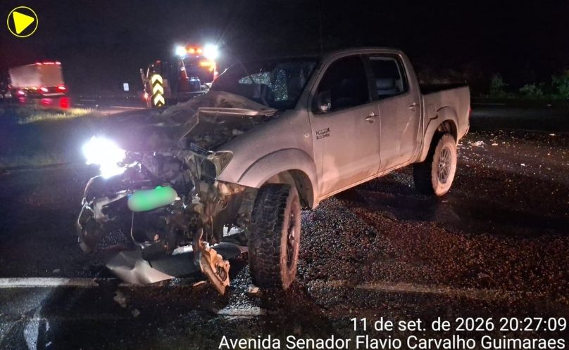 Acidente entre caminhão e caminhonete deixa homem ferido na PR-151