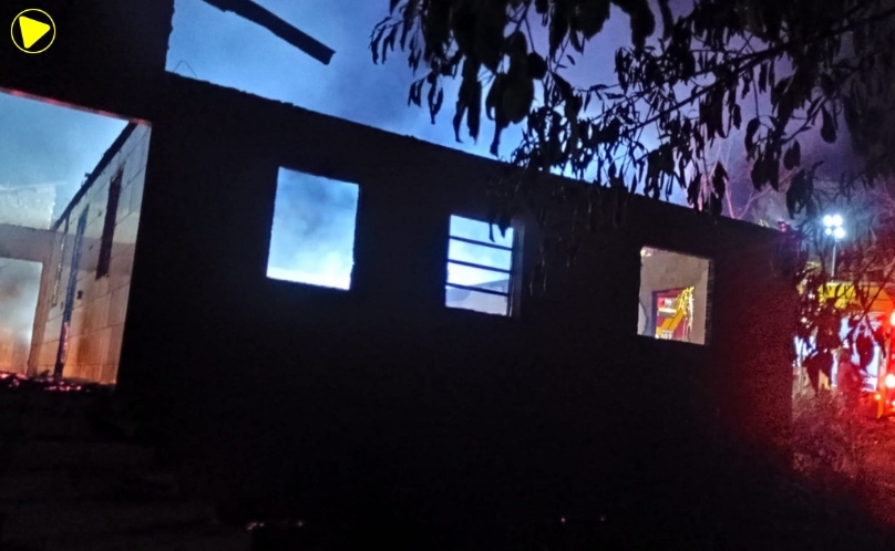 Casa de 140 m² é destruída por incêndio em Riqueza