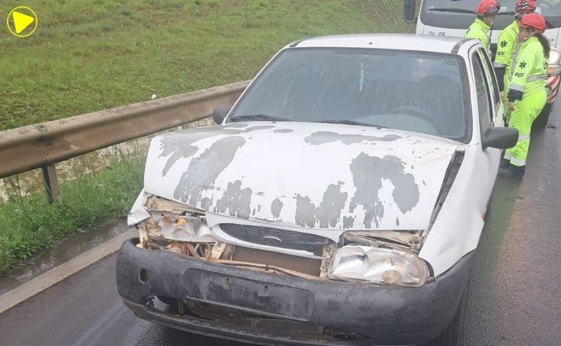 Colisão traseira deixa motorista ferido na PR-151